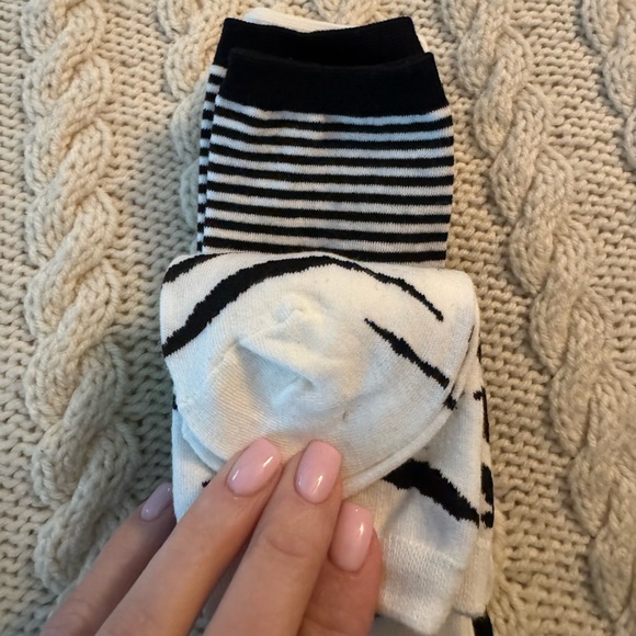 KATE SPADE CREW SOCKS 3-PAIRS Womens Socks / One Size / New ! - Picture 3 of 3
